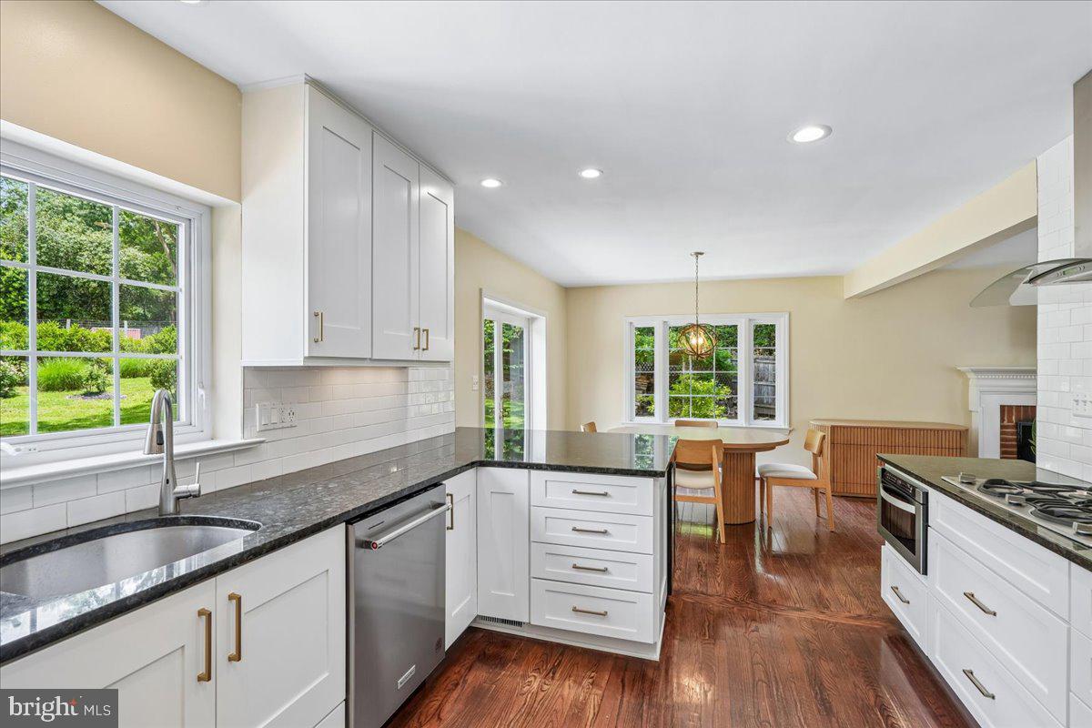 1305 Key Drive Alexandria, VA 22302 - Photo 6 of 64 Thoughtfully updated kitchen with modern aesthetic