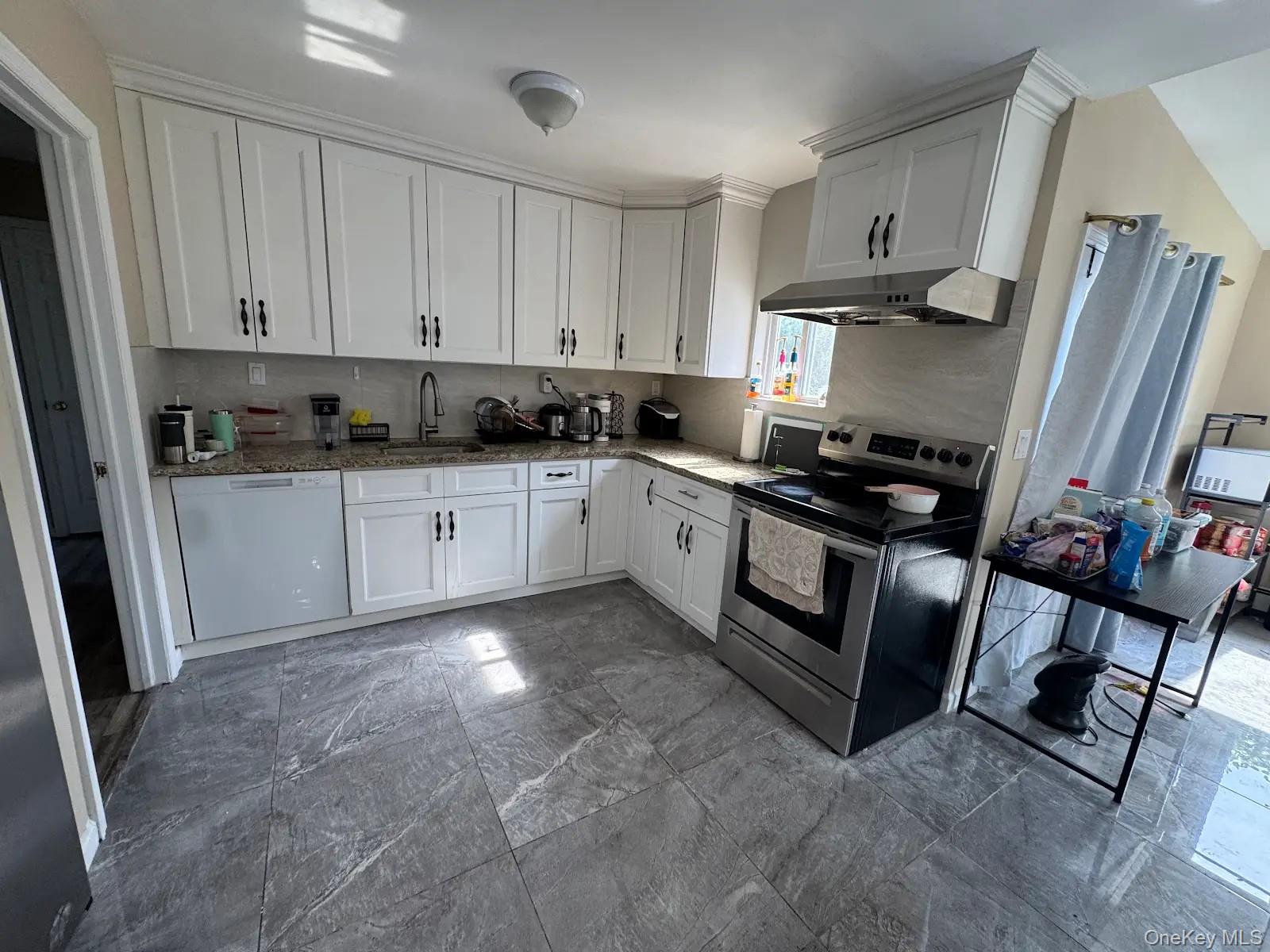 1 Eisenhower Road Centereach, NY 11720 - Photo 5 of 16