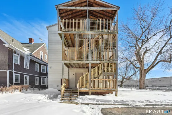 $2,100 | 1-3 Magnolia Street, Hartford, CT 06112