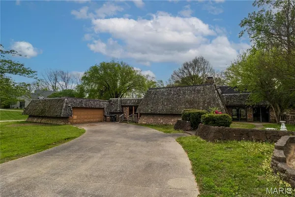 $585,000 | 2409 Terrie Hill Road, Cape Girardeau, MO 63701