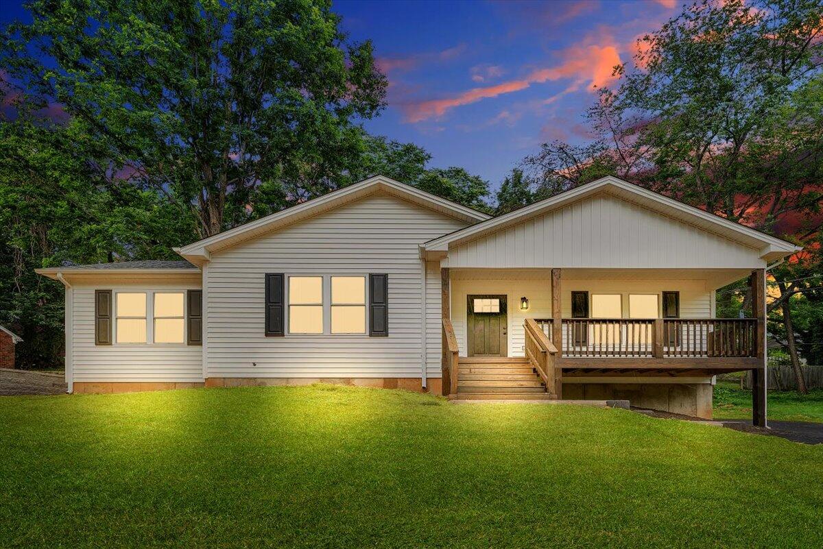 3713 Pinevale Road Roanoke, VA 24018 - Photo 3 of 46 a front view of a house with yard