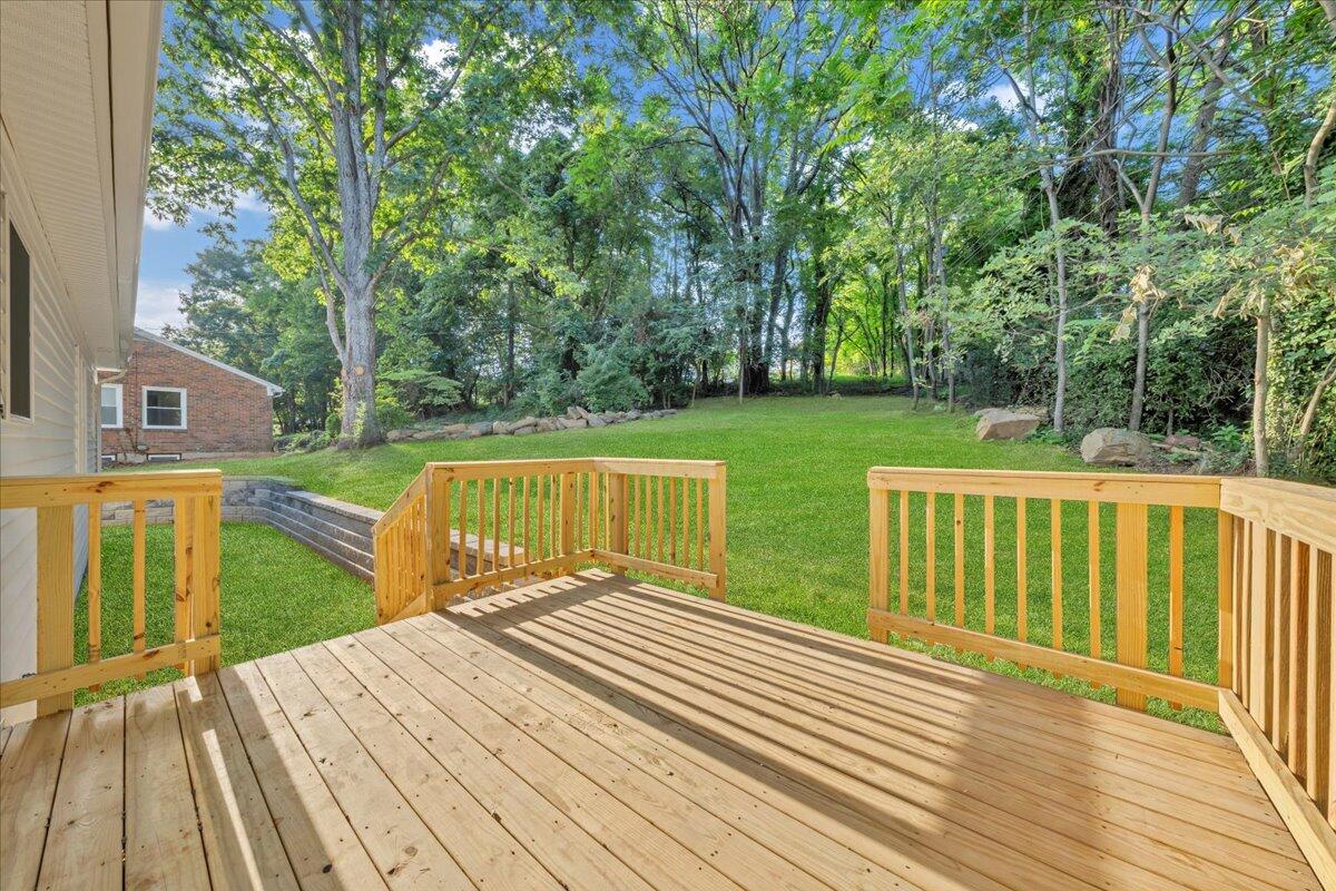 3713 Pinevale Road Roanoke, VA 24018 - Photo 33 of 46 a view of a wooden deck