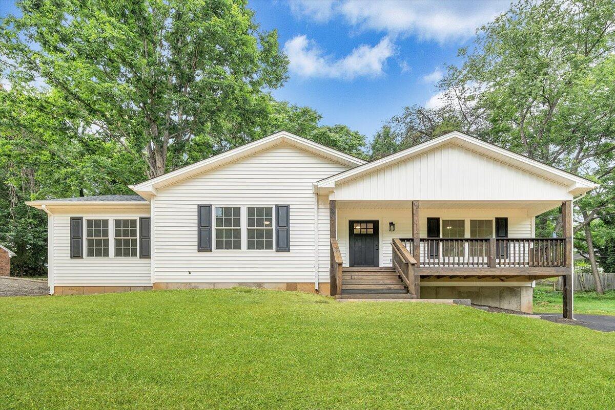3713 Pinevale Road Roanoke, VA 24018 - Photo 39 of 46 a front view of house with yard and green space