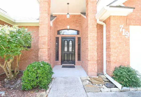 $2,500 | 719 Oak Hollow Drive, Kerrville, TX 78028