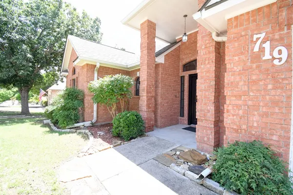 $2,500 | 719 Oak Hollow Drive, Kerrville, TX 78028