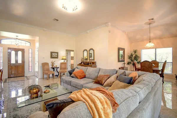 $2,500 | 719 Oak Hollow Drive, Kerrville, TX 78028