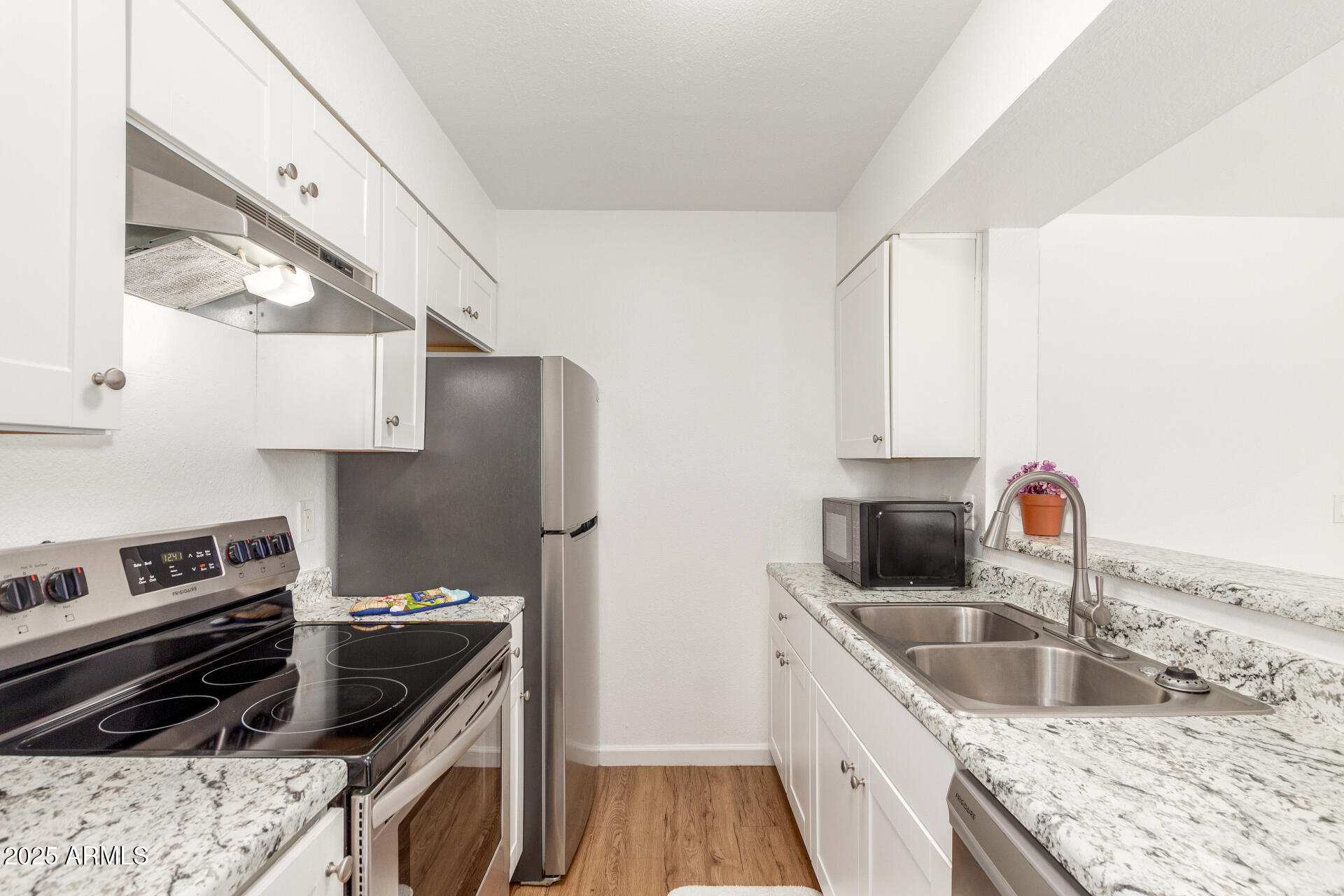 1346 East Mountain View Road, Unit 207 Phoenix, AZ 85020 - Photo 16 of 29 a kitchen with a sink stove and refrigerator