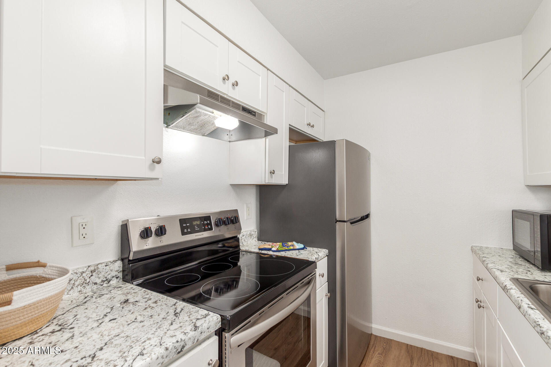 1346 East Mountain View Road, Unit 207 Phoenix, AZ 85020 - Photo 18 of 29 a kitchen with a stove and a refrigerator