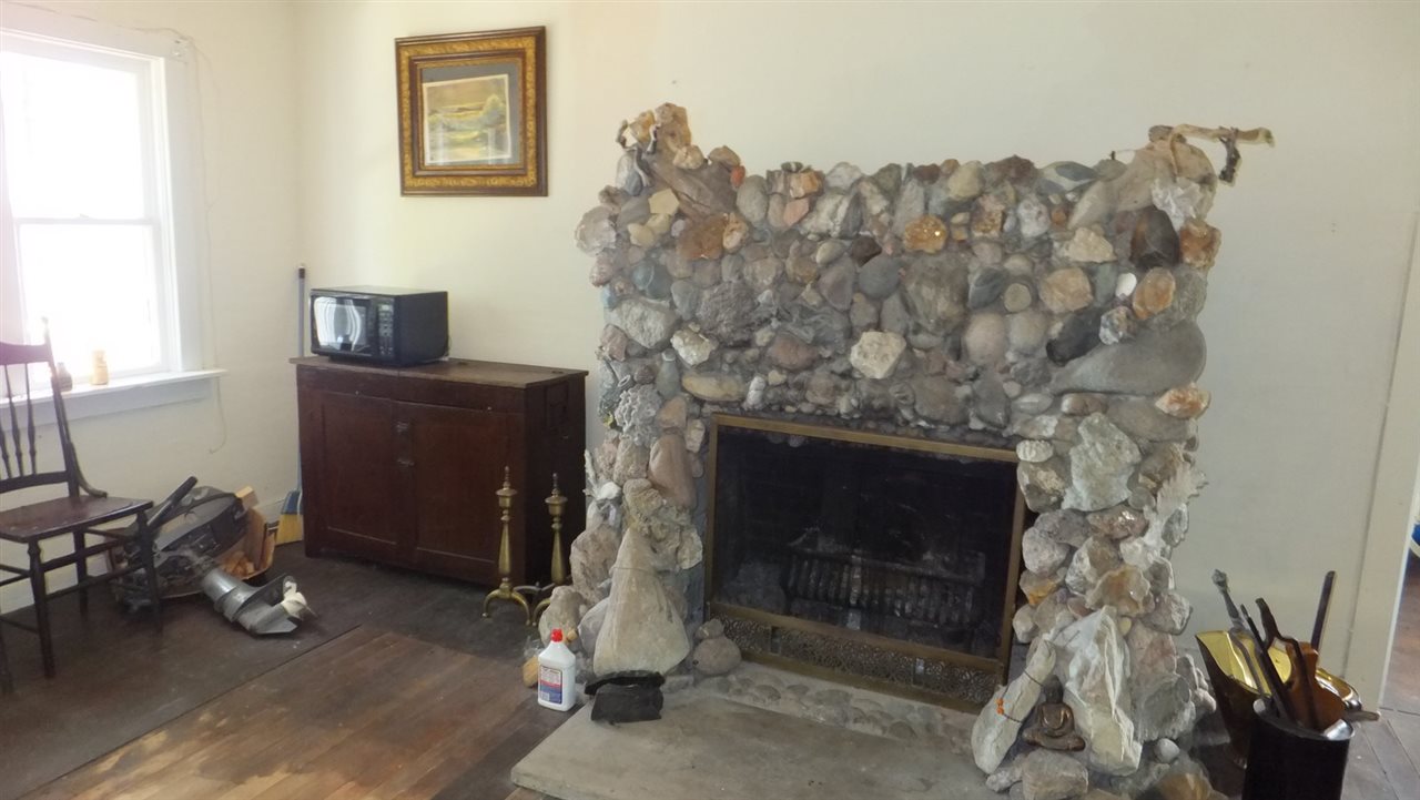 8492 Bay Point Road Beulah, MI 49617 - Photo 11 of 22 1804000-10.JPG