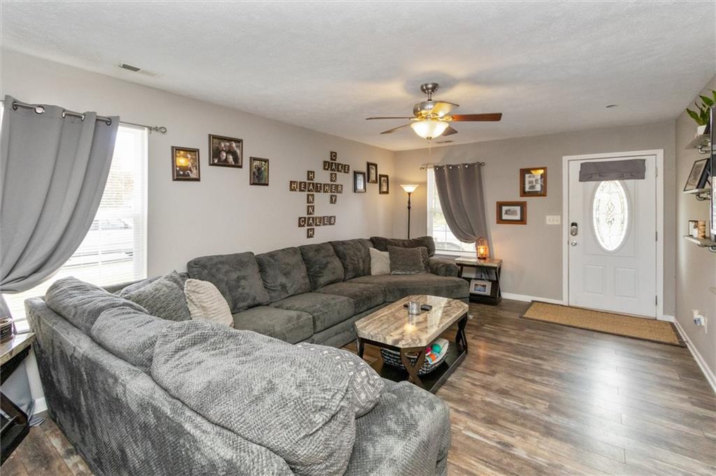 157 Rambling Road Greenfield, IN 46140 - Photo 2 of 20