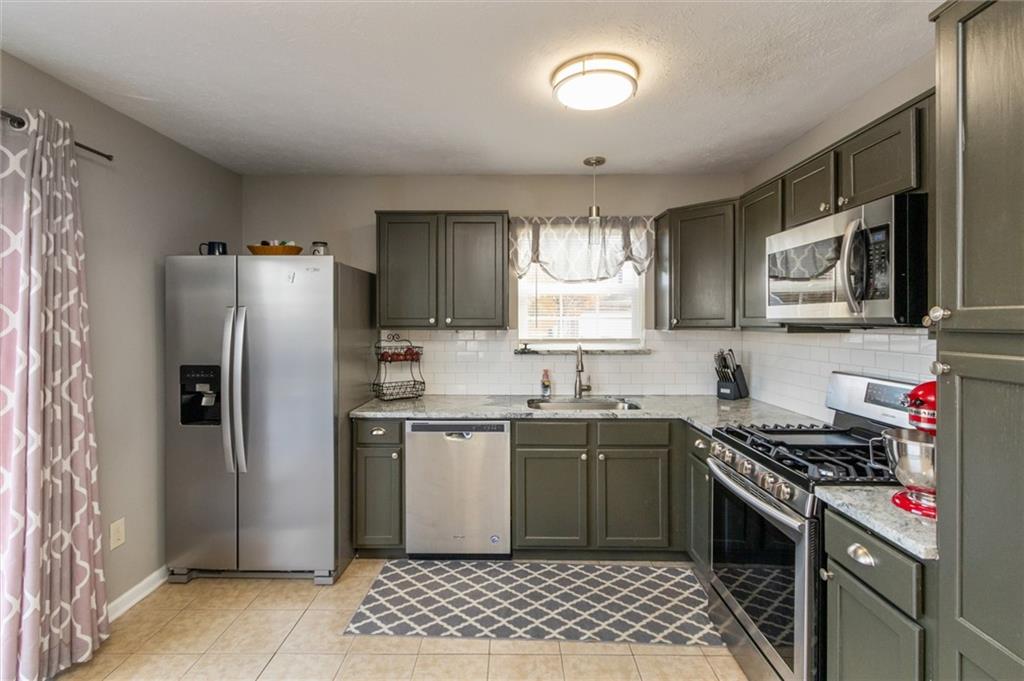 157 Rambling Road Greenfield, IN 46140 - Photo 8 of 20
