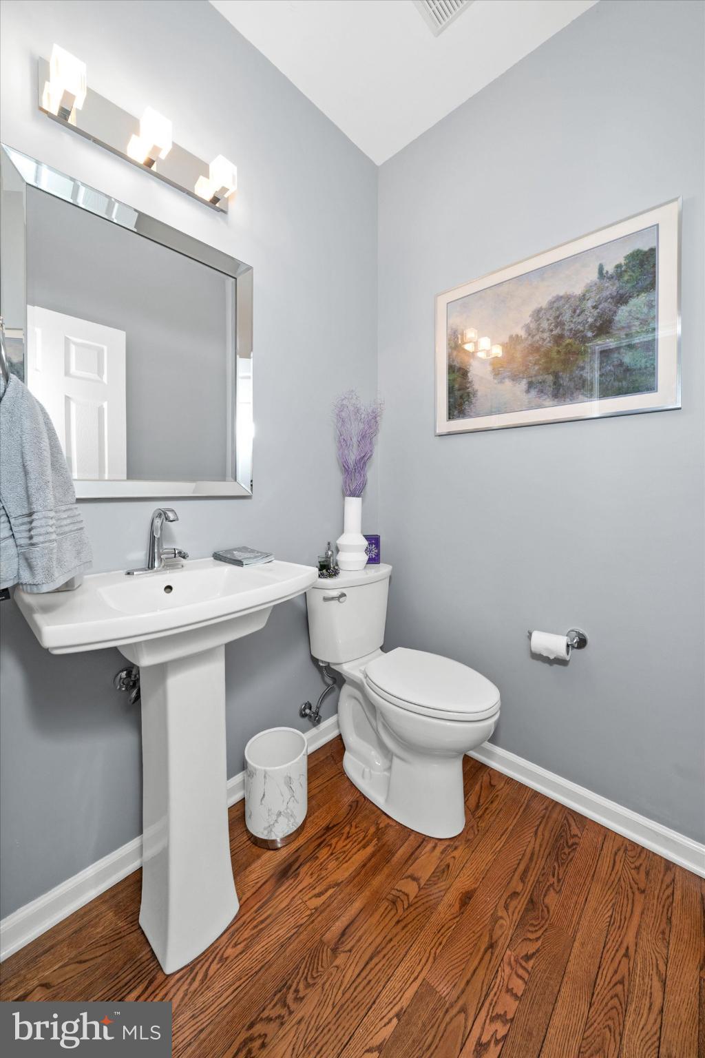 7 Pierson's Ridge Hockessin, DE 19707 - Photo 13 of 52 a bathroom with a toilet sink and mirror