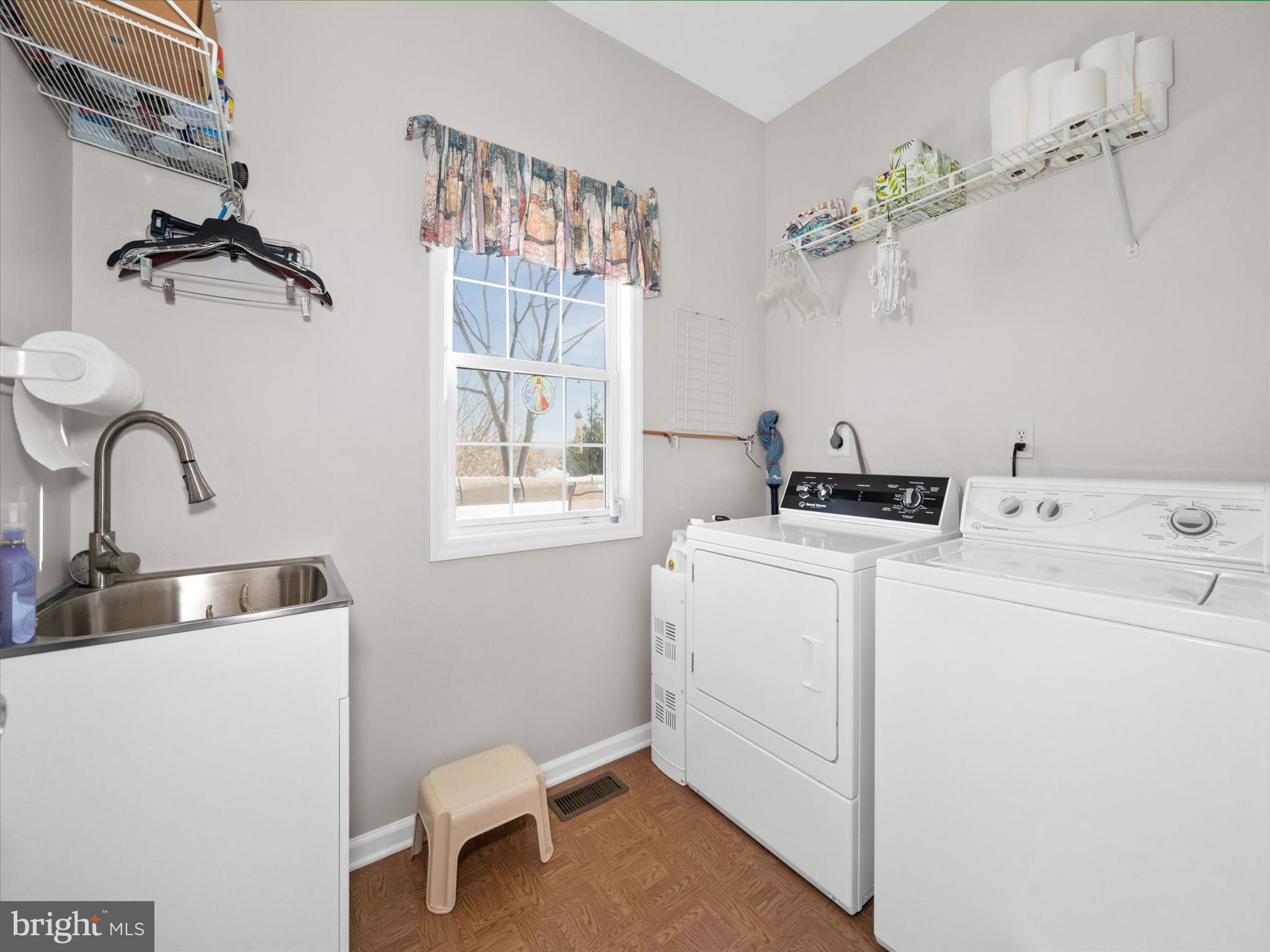 7 Pierson's Ridge Hockessin, DE 19707 - Photo 14 of 52 Main Level Utility / Laundry Room