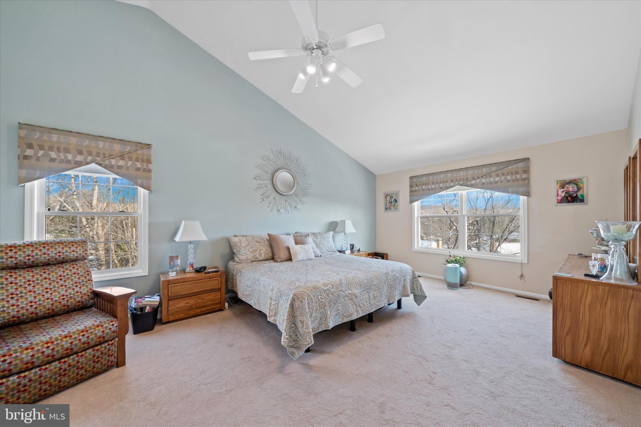 7 Pierson's Ridge Hockessin, DE 19707 - Photo 21 of 52 a spacious bedroom with a bed a couch and a large window