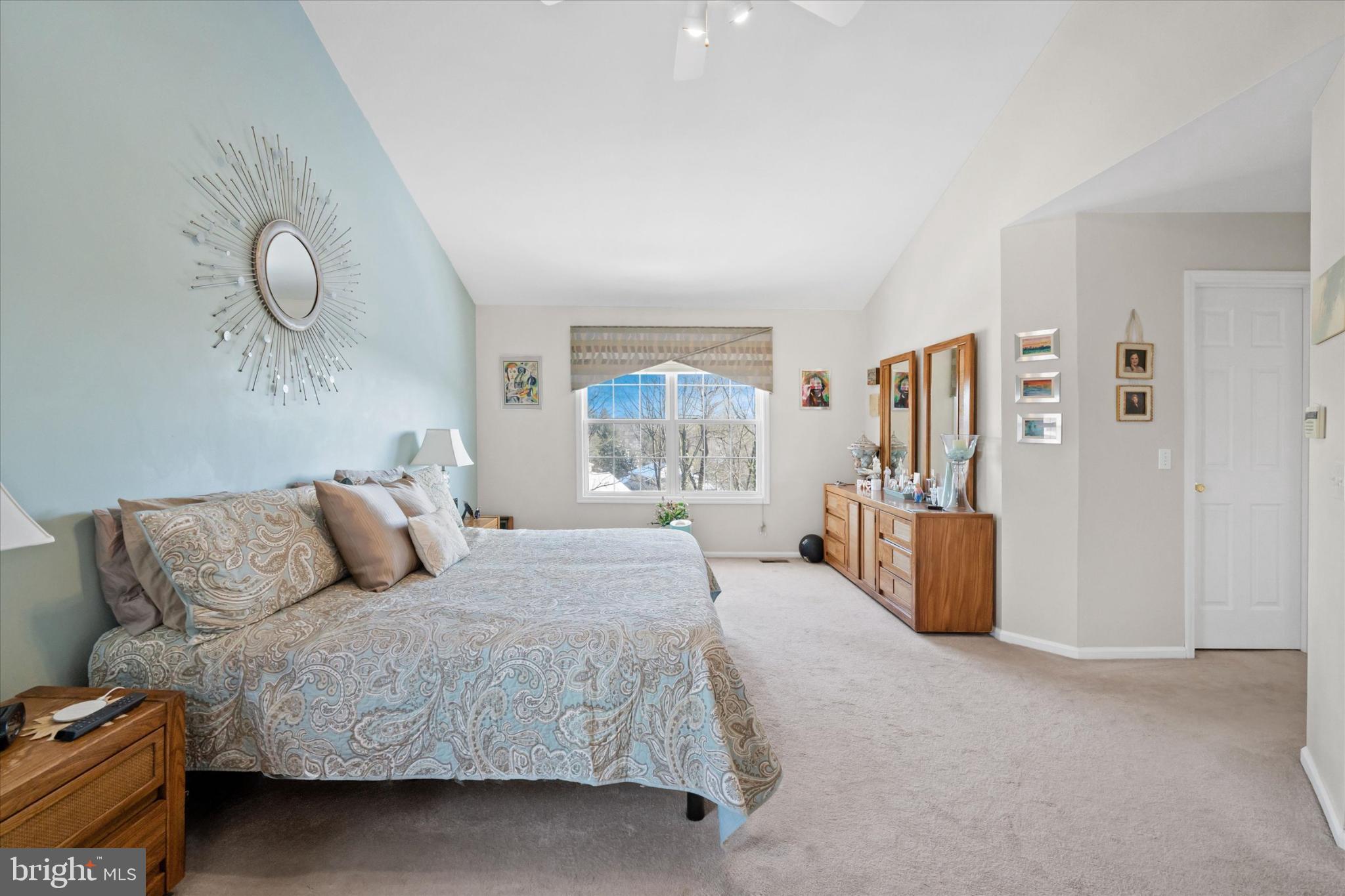 7 Pierson's Ridge Hockessin, DE 19707 - Photo 22 of 52 a bedroom with a bed couches and window