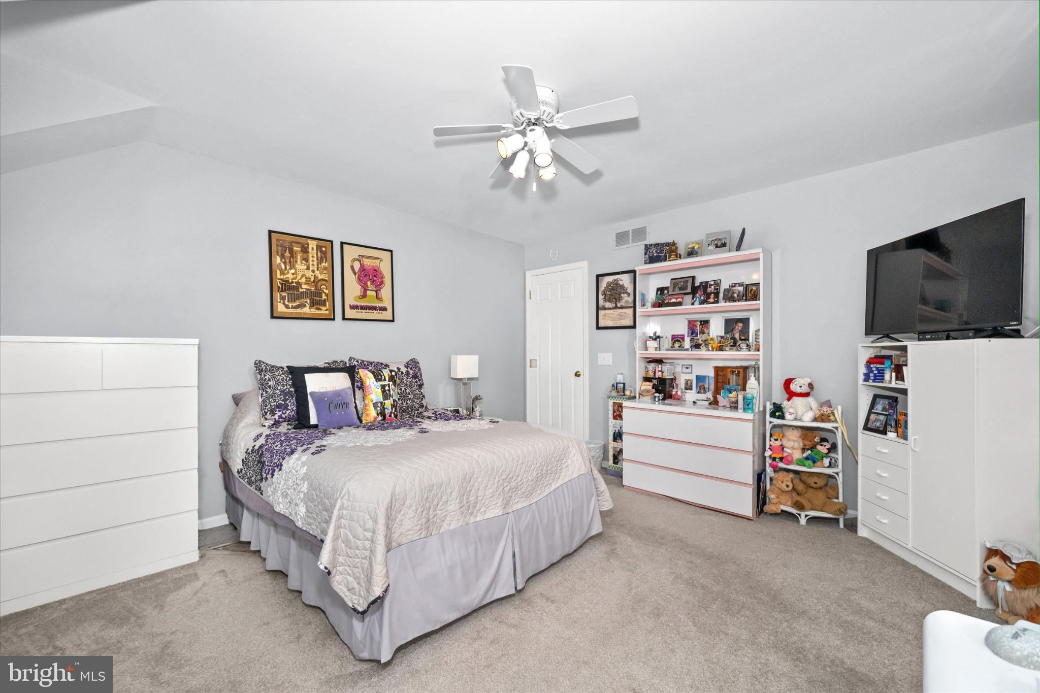 7 Pierson's Ridge Hockessin, DE 19707 - Photo 34 of 59 a bedroom with a bed and a flat screen tv