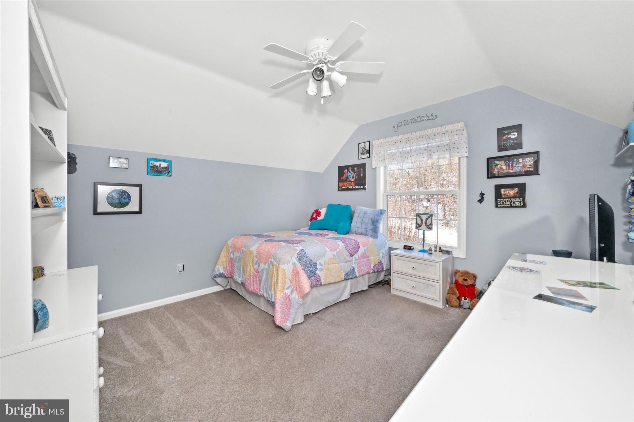 7 Pierson's Ridge Hockessin, DE 19707 - Photo 34 of 52 a bedroom with a bed and a chandelier