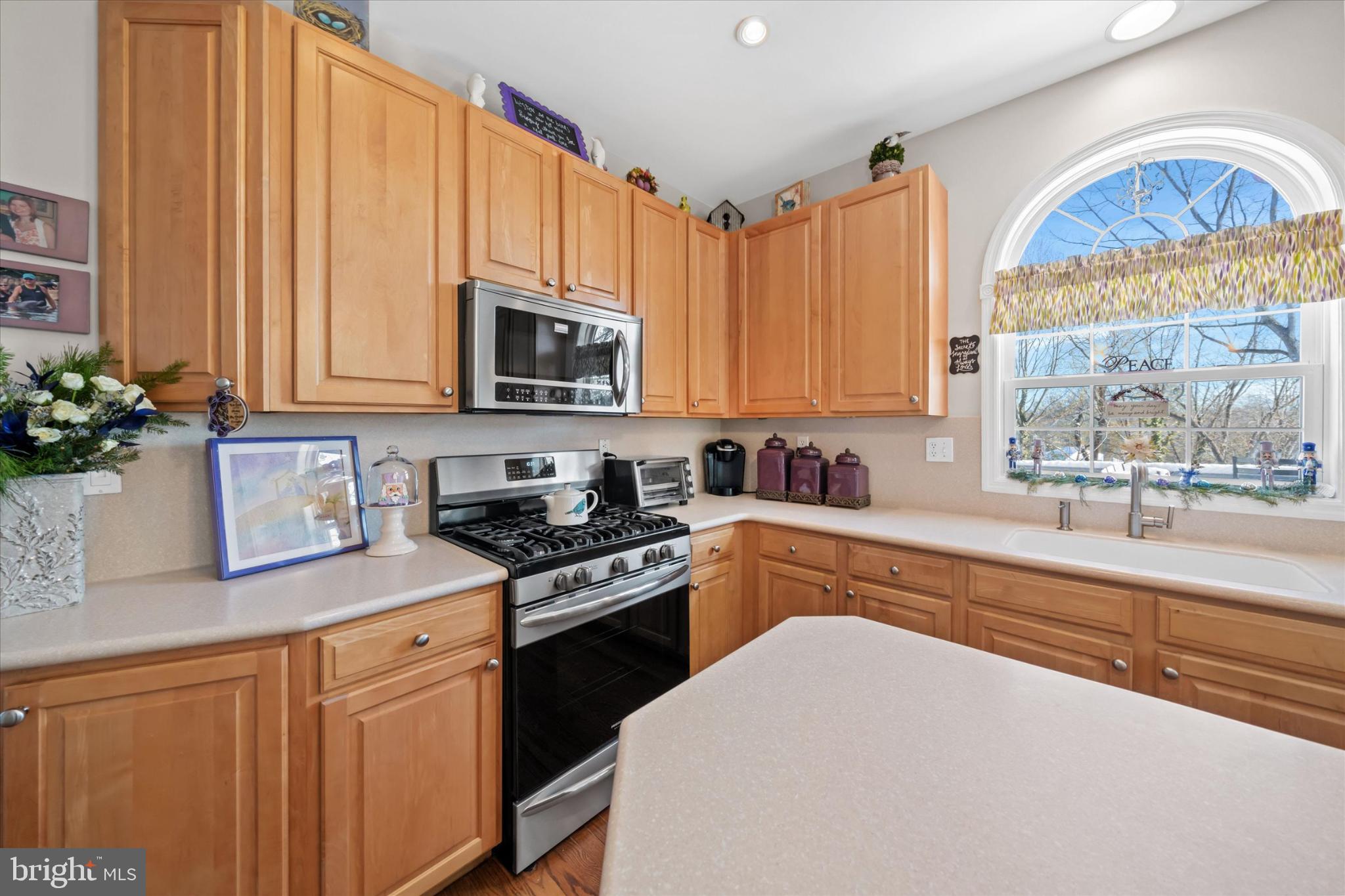 7 Pierson's Ridge Hockessin, DE 19707 - Photo 5 of 52 a kitchen with stainless steel appliances granite countertop a stove a sink and a microwave