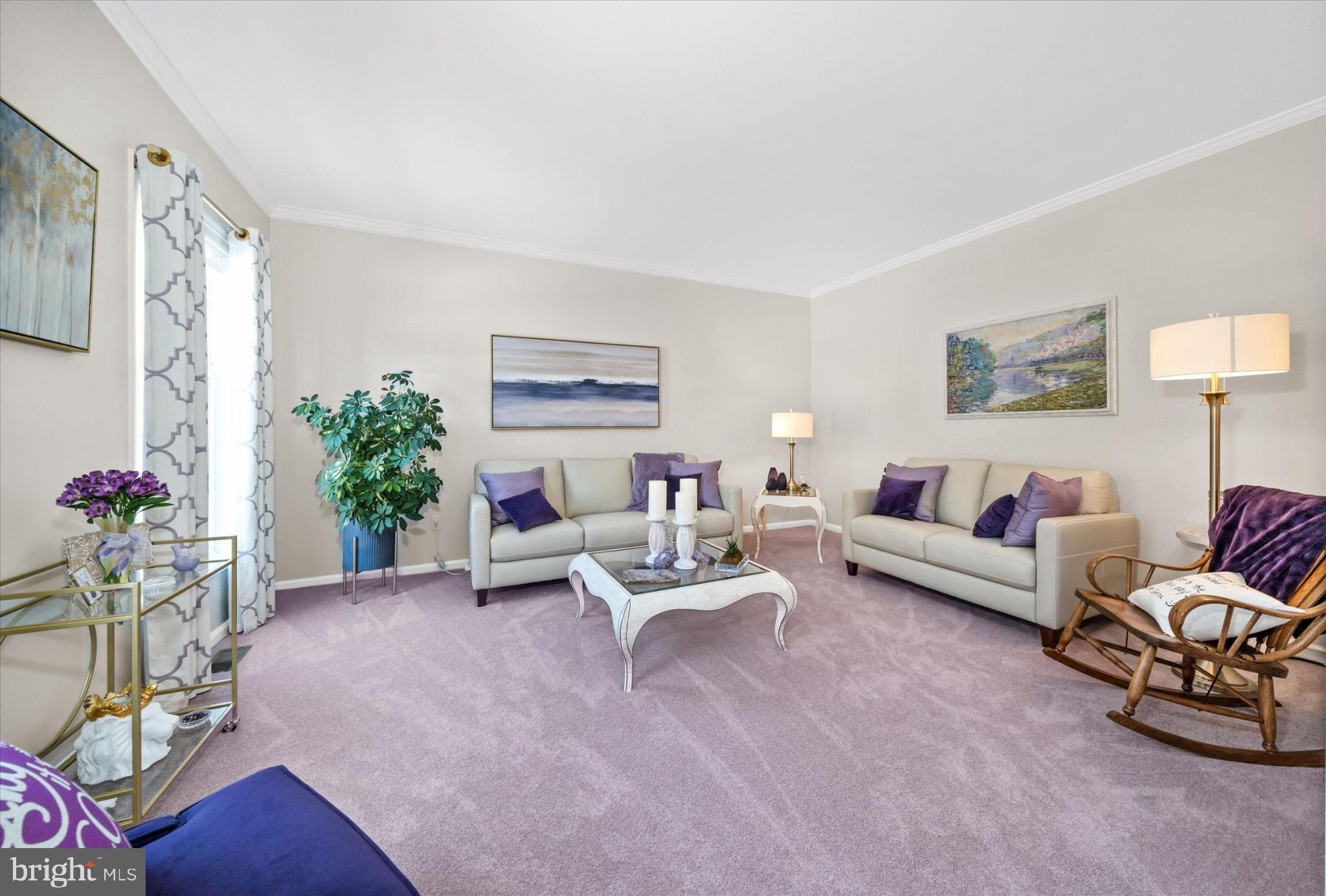 7 Pierson's Ridge Hockessin, DE 19707 - Photo 9 of 59 a living room with furniture and flowers
