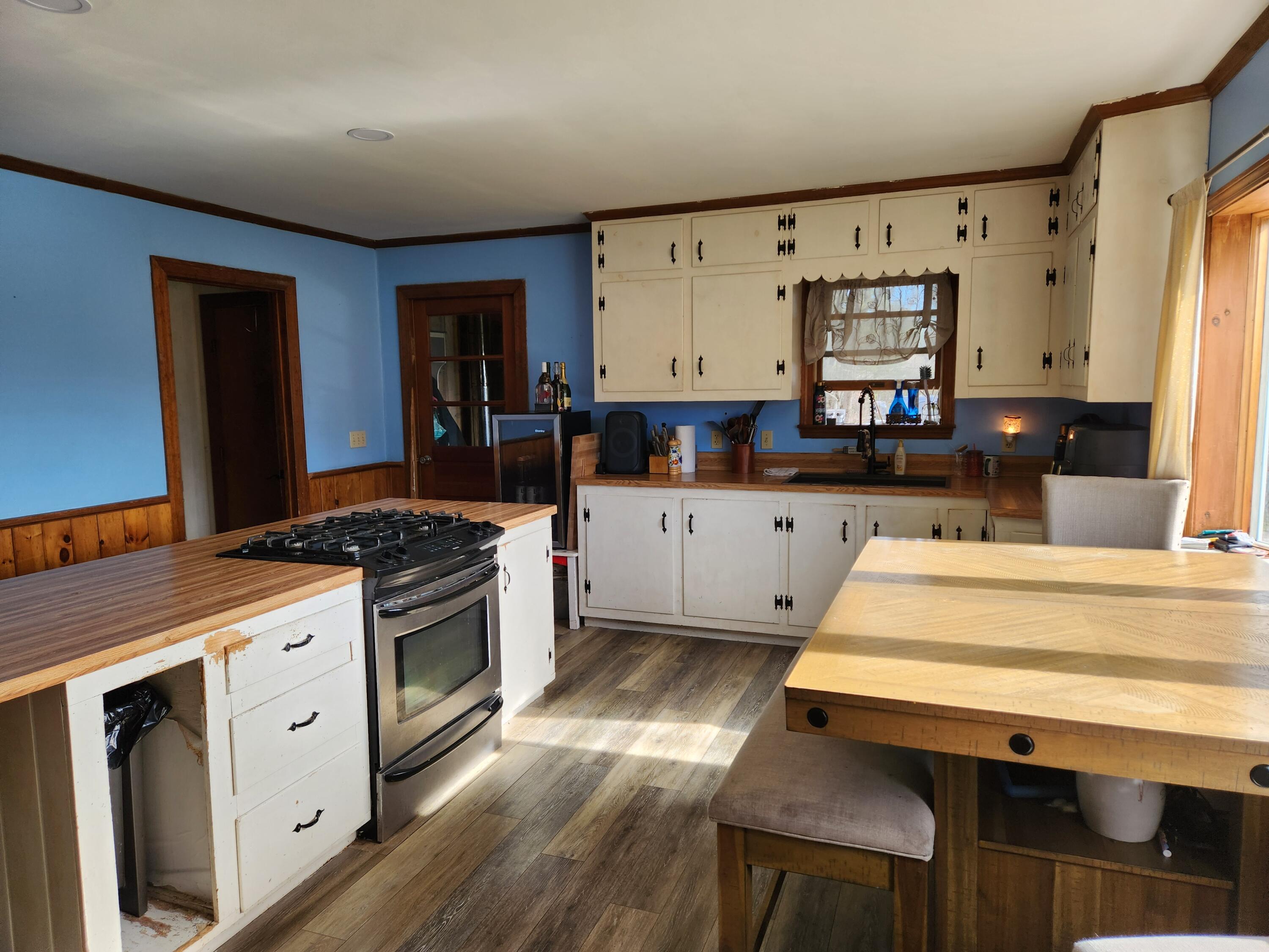 1279 South Clary Road Jefferson, ME 04348 - Photo 3 of 15 OxleyKT2