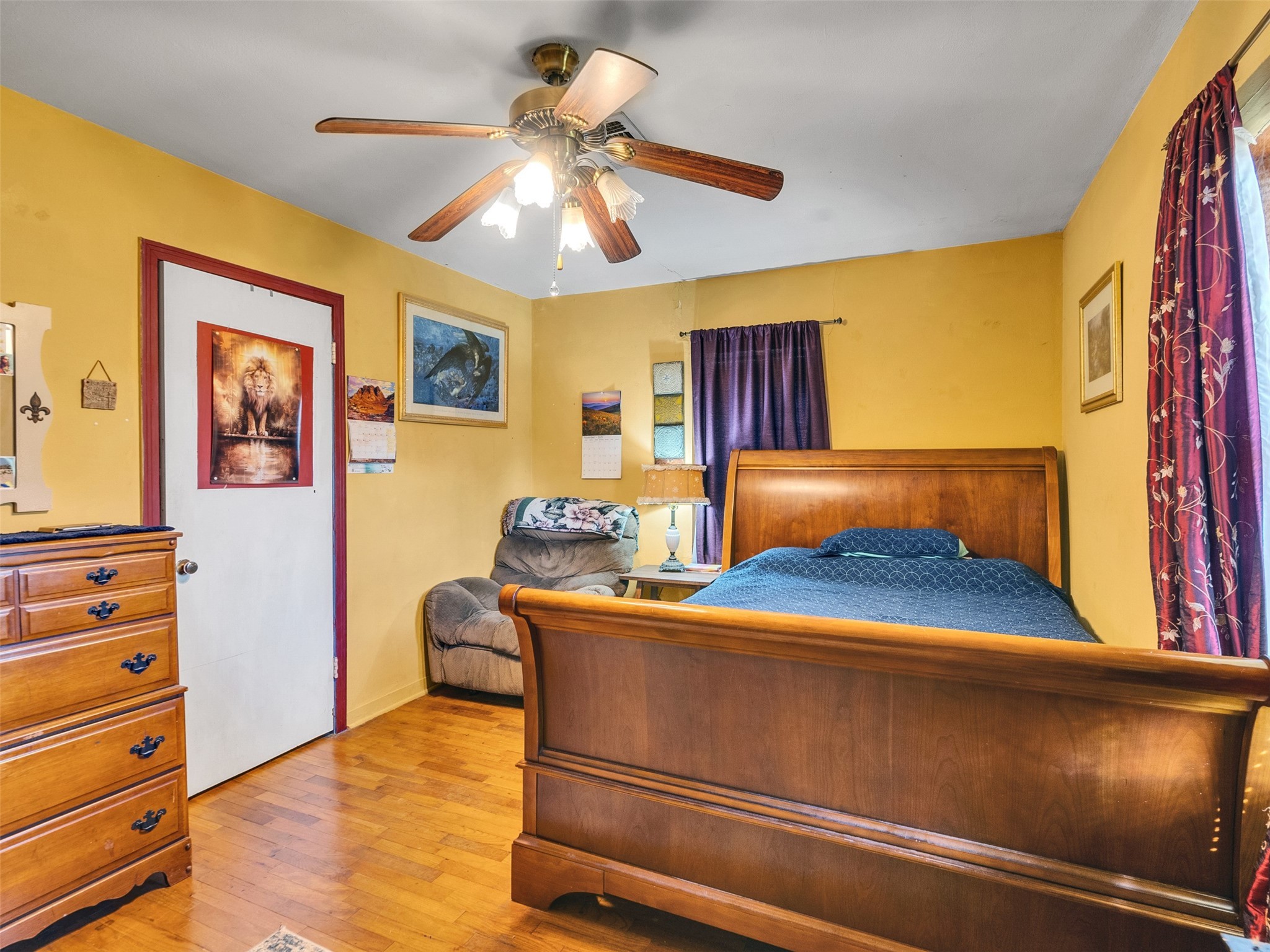 3908 Terry Street Santa Fe, TX 77517 - Photo 12 of 28 a living room with furniture and a flat screen tv