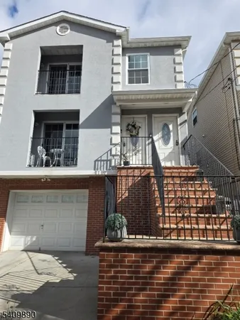 $2,700 | 531-533 Broadway, Unit B, Elizabeth Port, NJ 07206