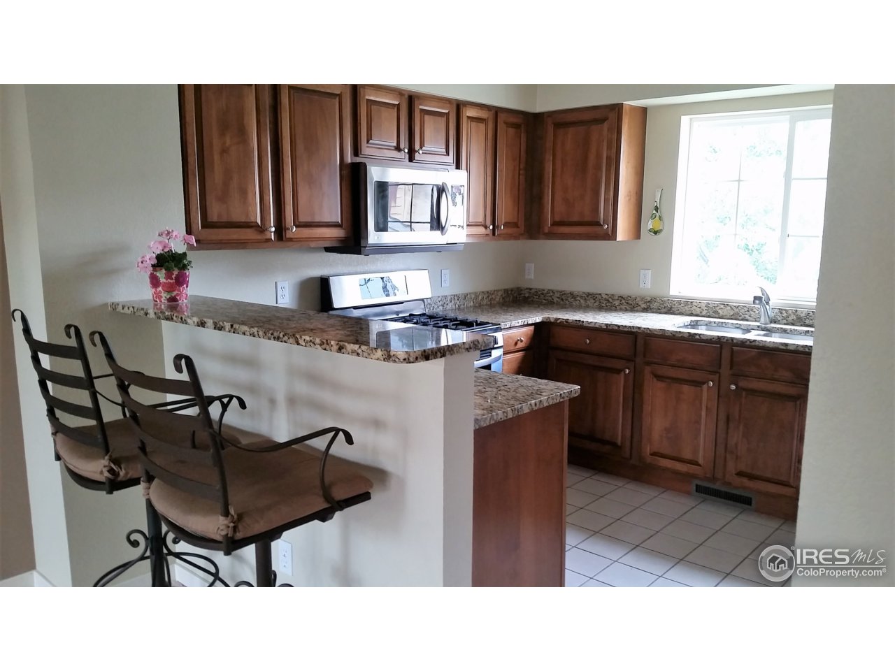 3910 Colorado Avenue, Unit C Boulder, CO 80303 - Photo 10 of 34 Kitchen with Bar