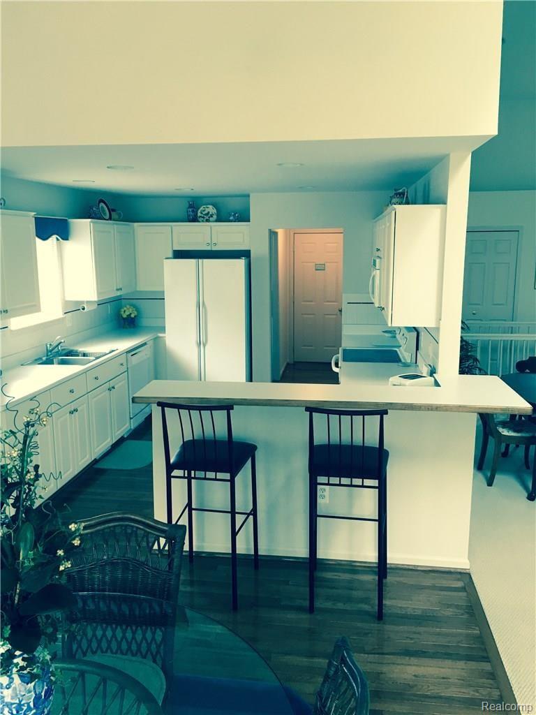 1060 Churchill Circle, Unit 27 Rochester, MI 48307 - Photo 5 of 20 Kit2.jpg