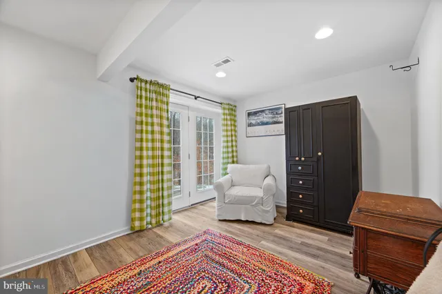 a view of entryway with a front door