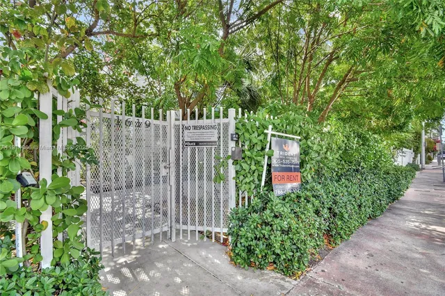 $1,798 | 1619 Meridian Avenue, Unit 11, Miami Beach, FL 33139