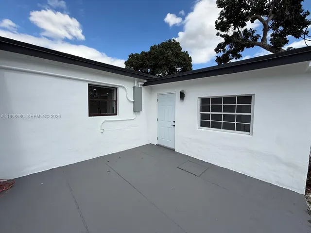 a view of a house with a backyard