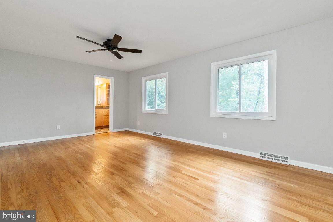 2345 Paddock Lane Reston, VA 20191 - Photo 19 of 42 Huge Primary Suite with private bath