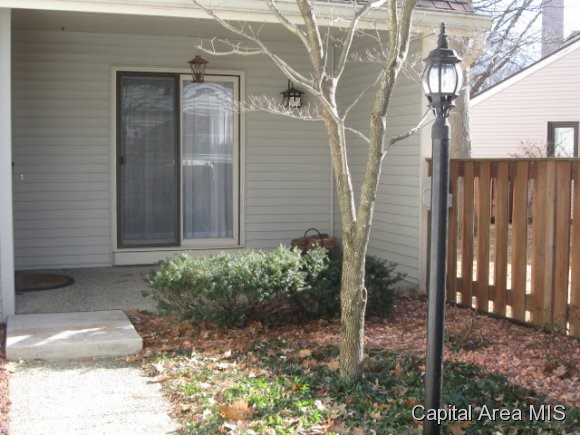 32 Country Place Springfield, IL 62703 - Photo 1 of 8