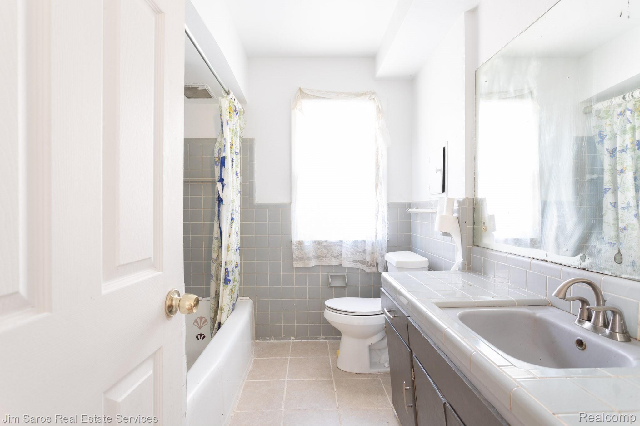 18440 Burt Road Detroit, MI 48219 - Photo 5 of 5 8.jpg