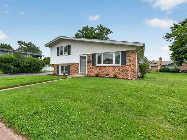 $339,900 | 10818 South Plahm Court, Worth, IL 60482