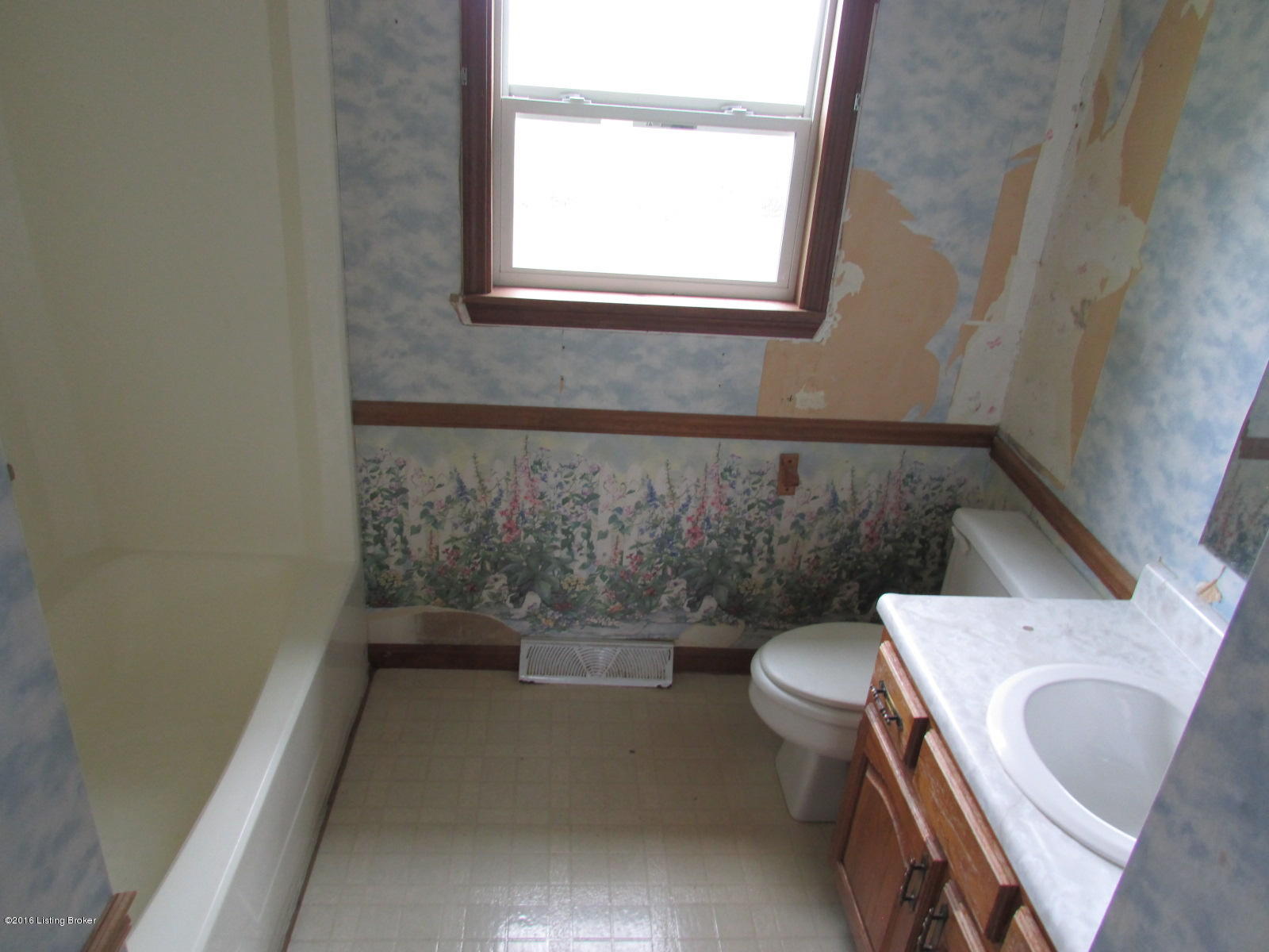 1515 Howevalley Road Cecilia, KY 42724 - Photo 4 of 17 Bathroom