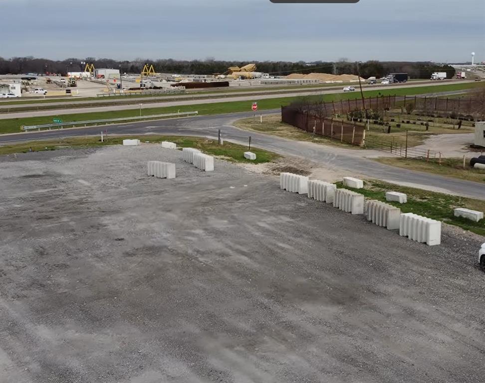 1601 Interstate 45 Palmer, TX 75152 - Photo 6 of 10 a view of a city