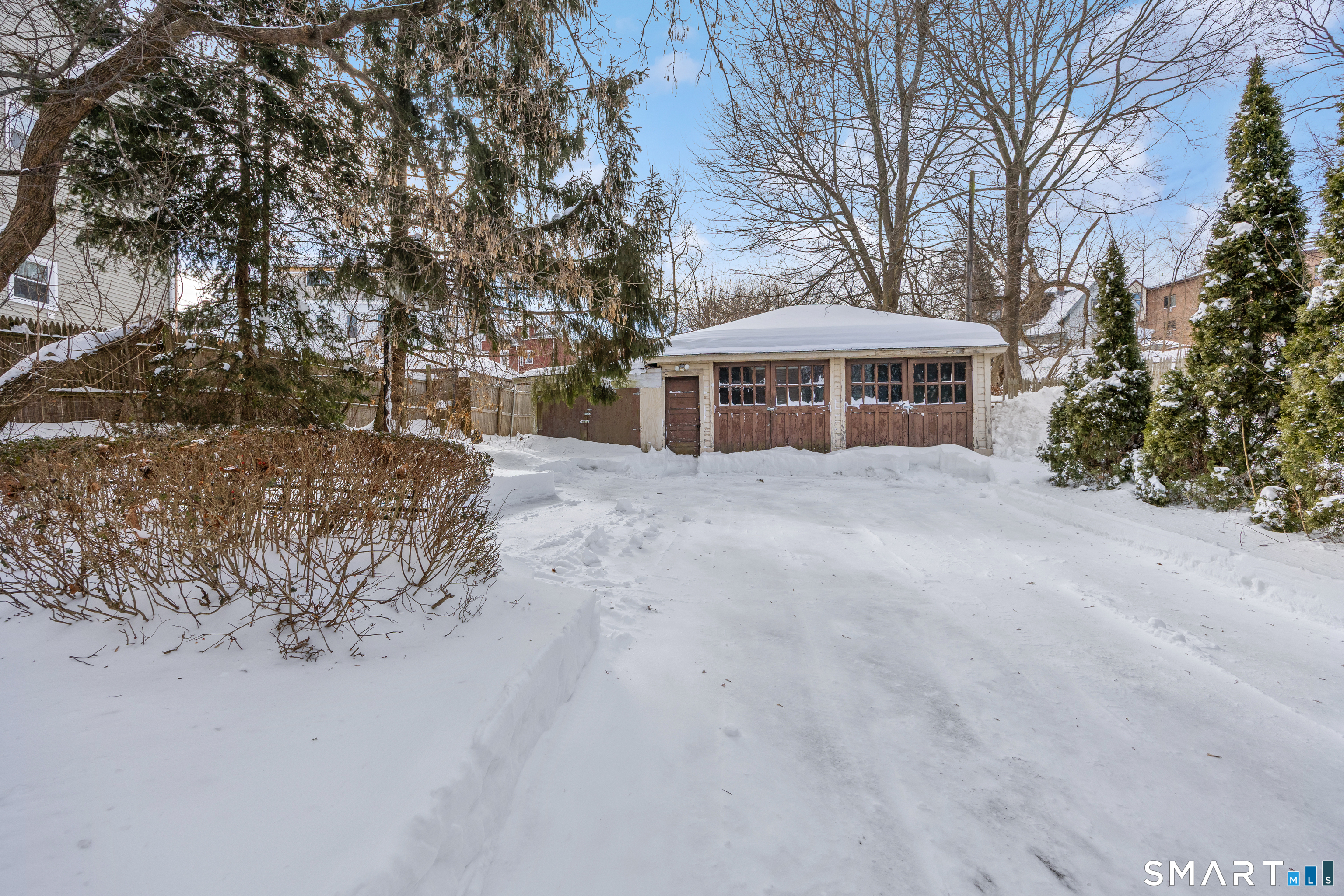 121 Liberty Street Meriden, CT 06450 - Photo 5 of 35