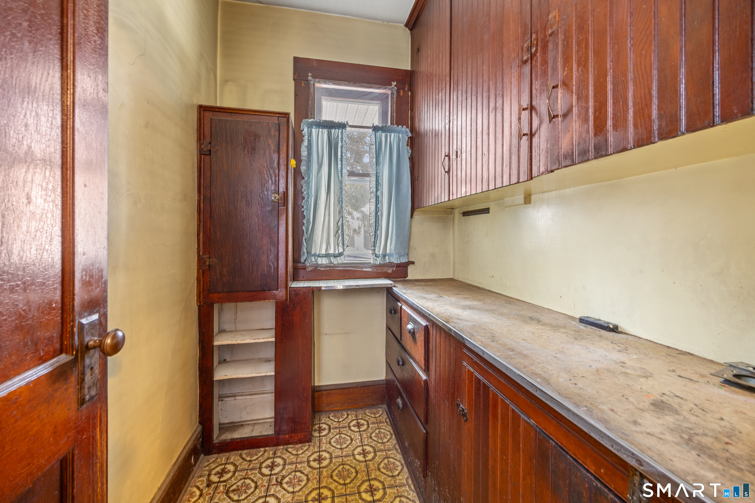 121 Liberty Street Meriden, CT 06450 - Photo 10 of 35