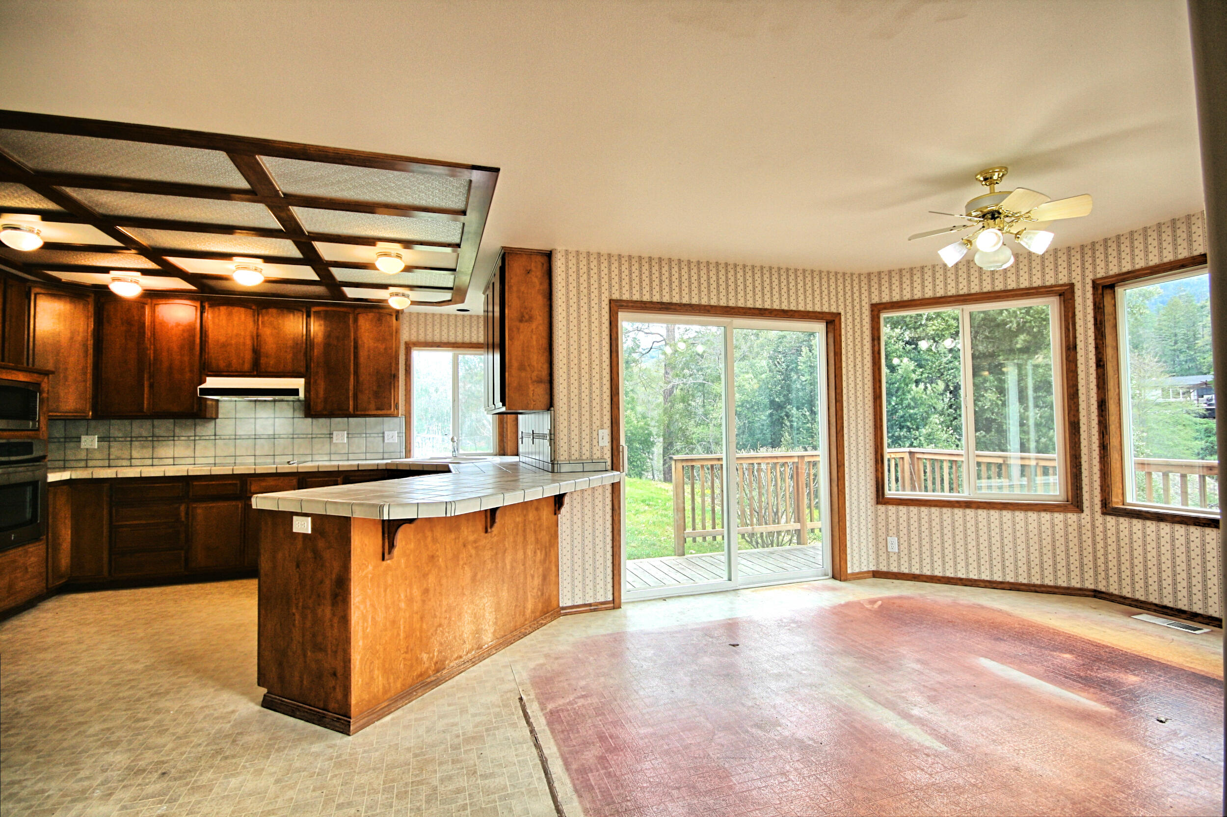 7255 Upper Applegate Road Jacksonville, OR 97530 - Photo 15 of 50 dining area to back deck