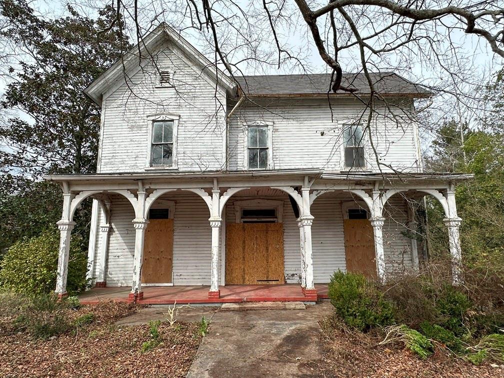808 South Broad Street Southwest Rome, GA 30161 - Photo 1 of 1 a front view of a house
