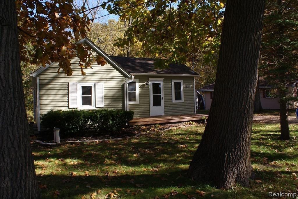 2098 Miles Road Lapeer, MI 48446 - Photo 42 of 46 Large mature oak trees in yard area.
