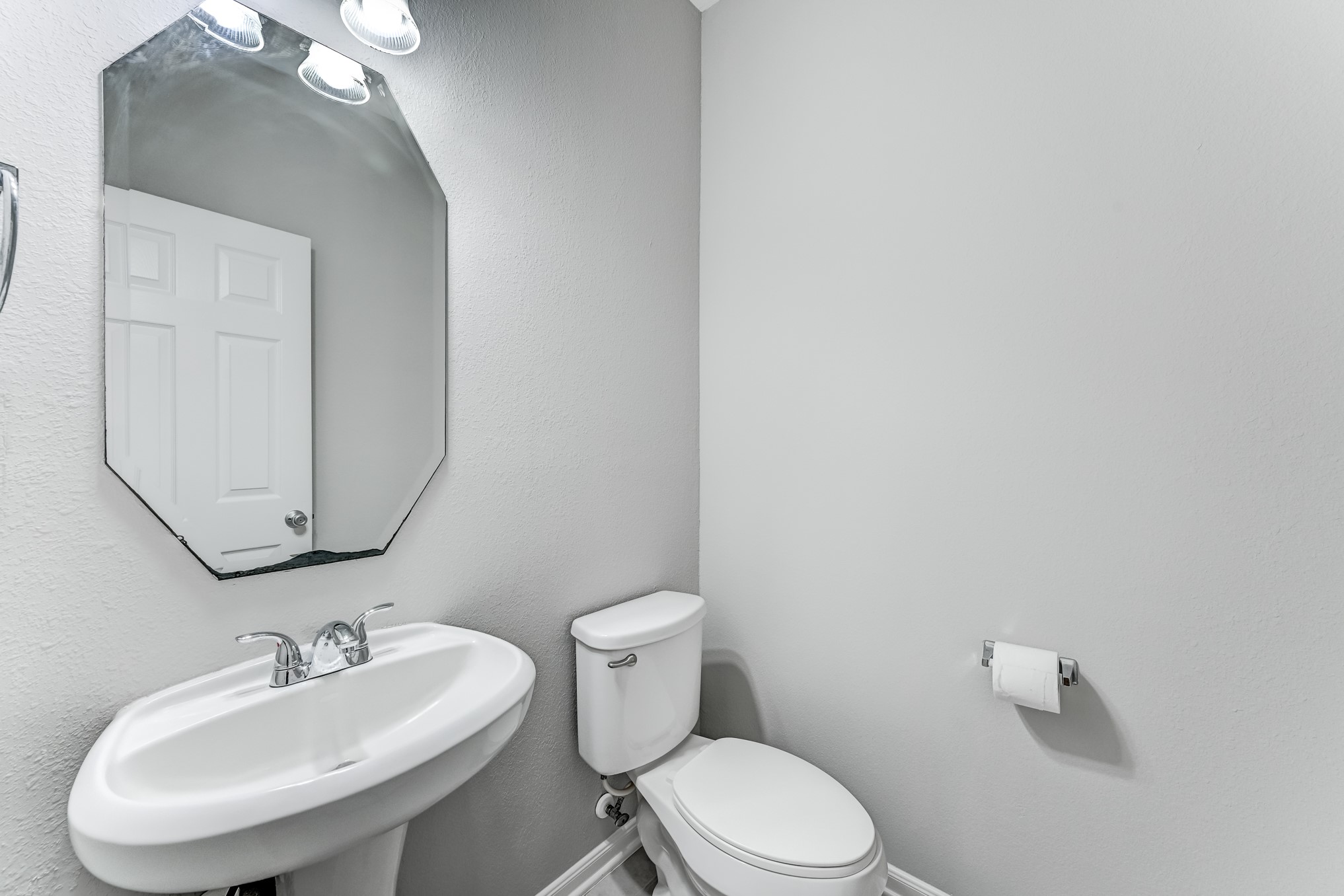 4706 Mint Trail Houston, TX 77066 - Photo 21 of 46 a bathroom with a toilet a sink and mirror