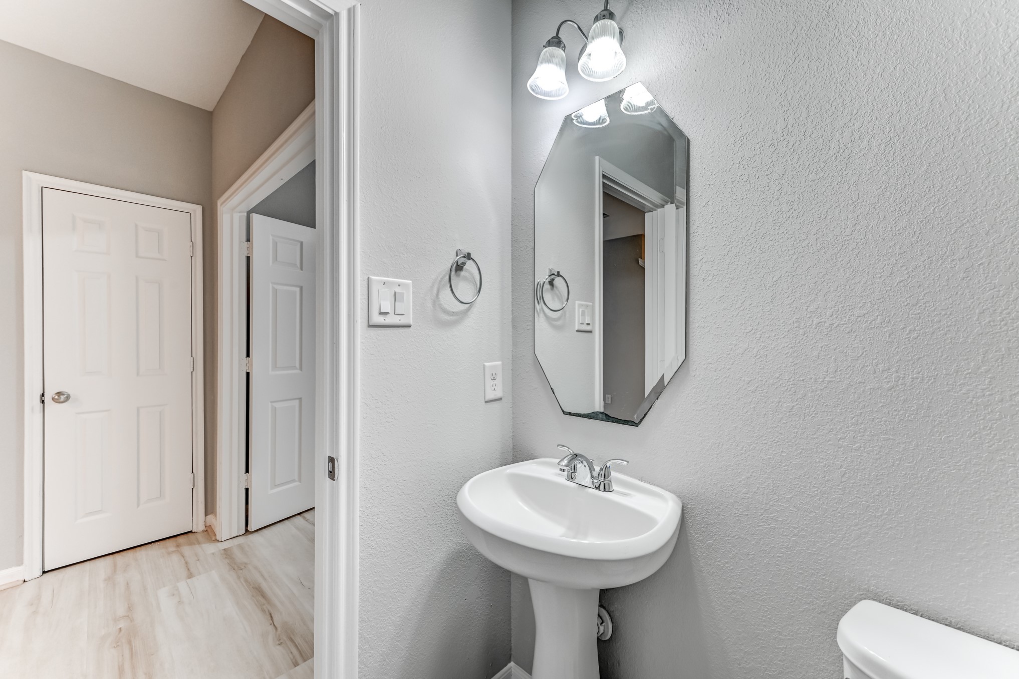 4706 Mint Trail Houston, TX 77066 - Photo 22 of 46 a bathroom with a toilet sink and mirror