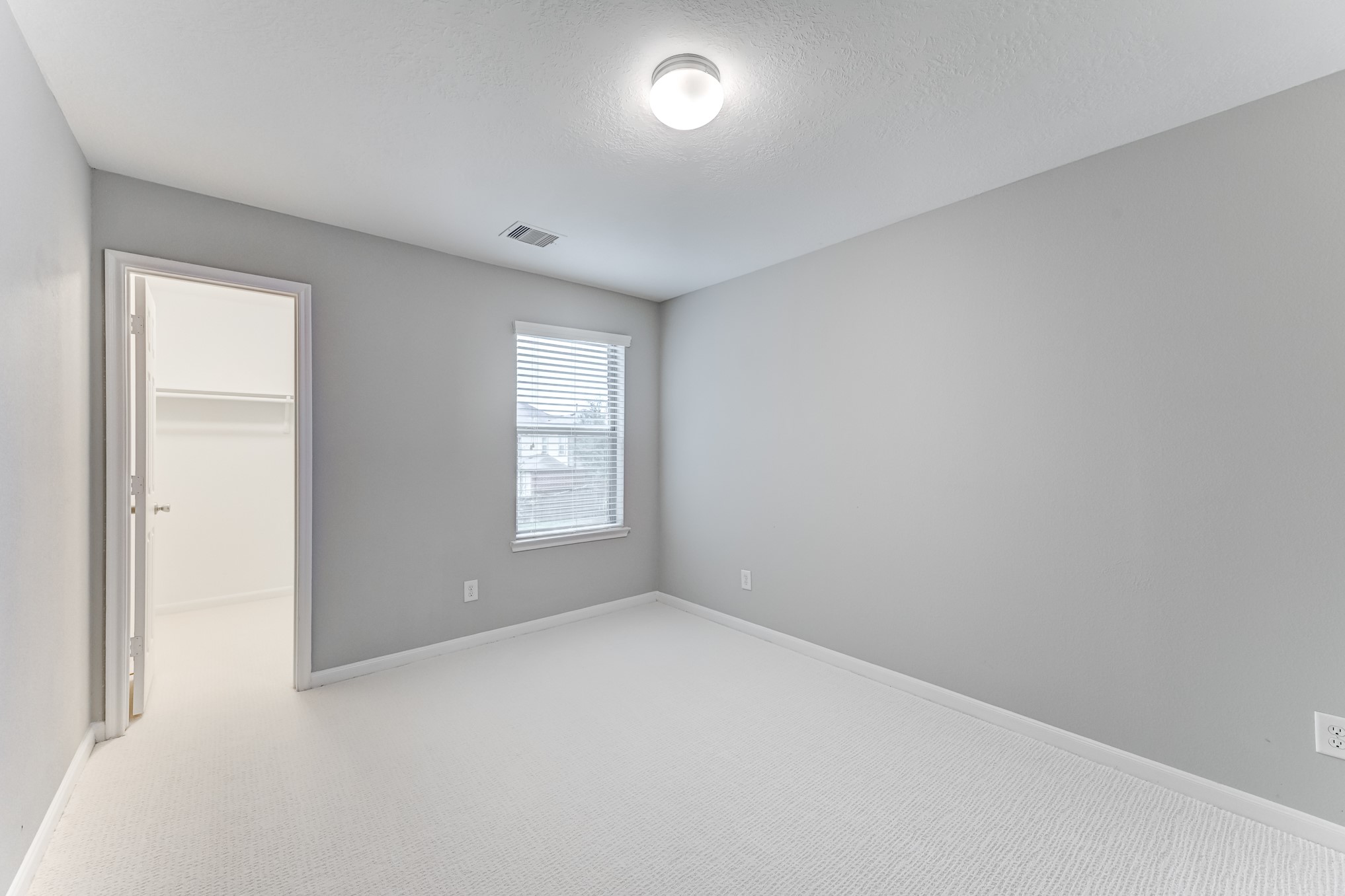 4706 Mint Trail Houston, TX 77066 - Photo 31 of 46 an empty room with windows and closet