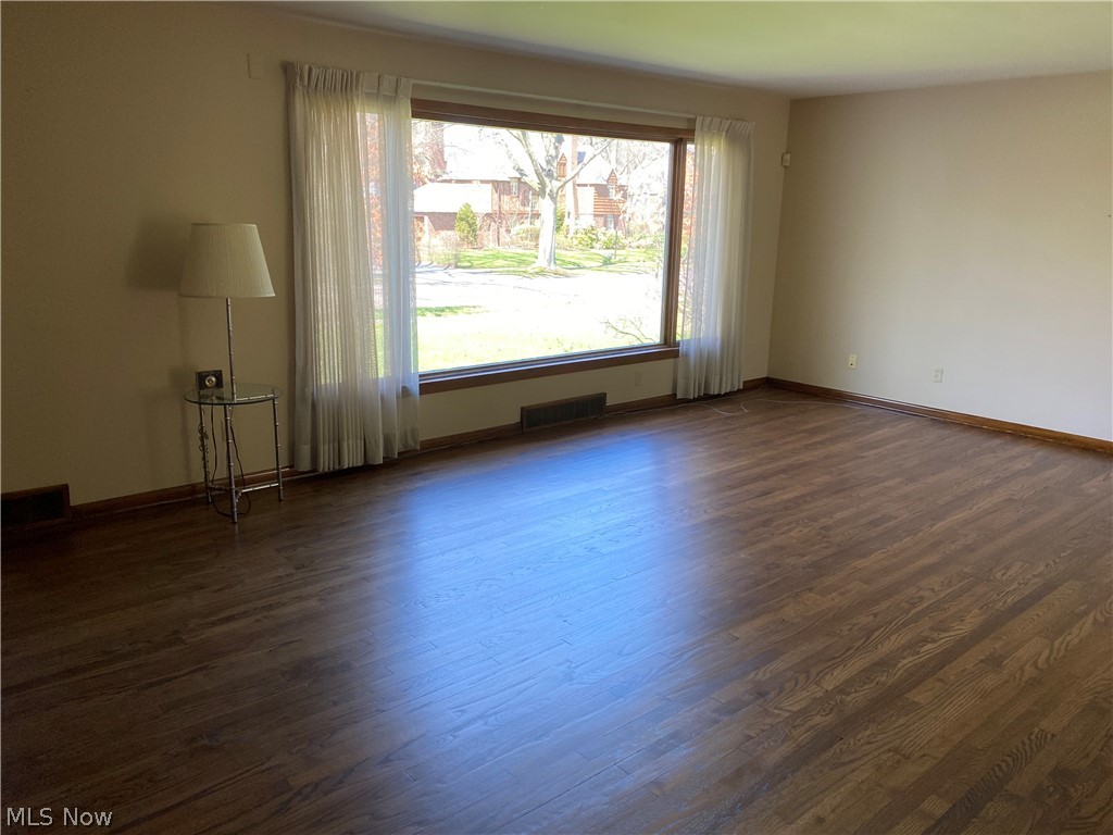 16208 Cleviden Road Cleveland, OH 44112 - Photo 6 of 24
