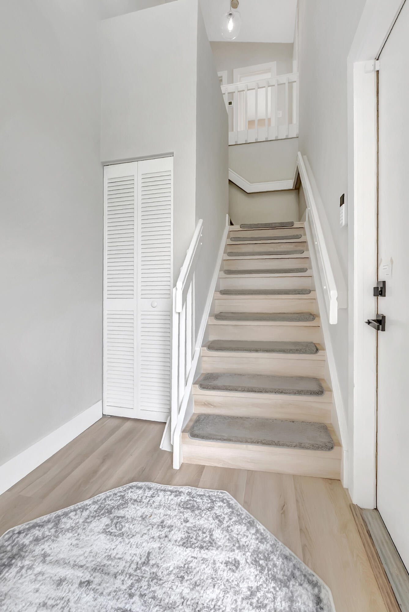 23228 Fountain View Drive, Unit B Boca Raton, FL 33433 - Photo 12 of 49 Walk in, steps up to living & rooms