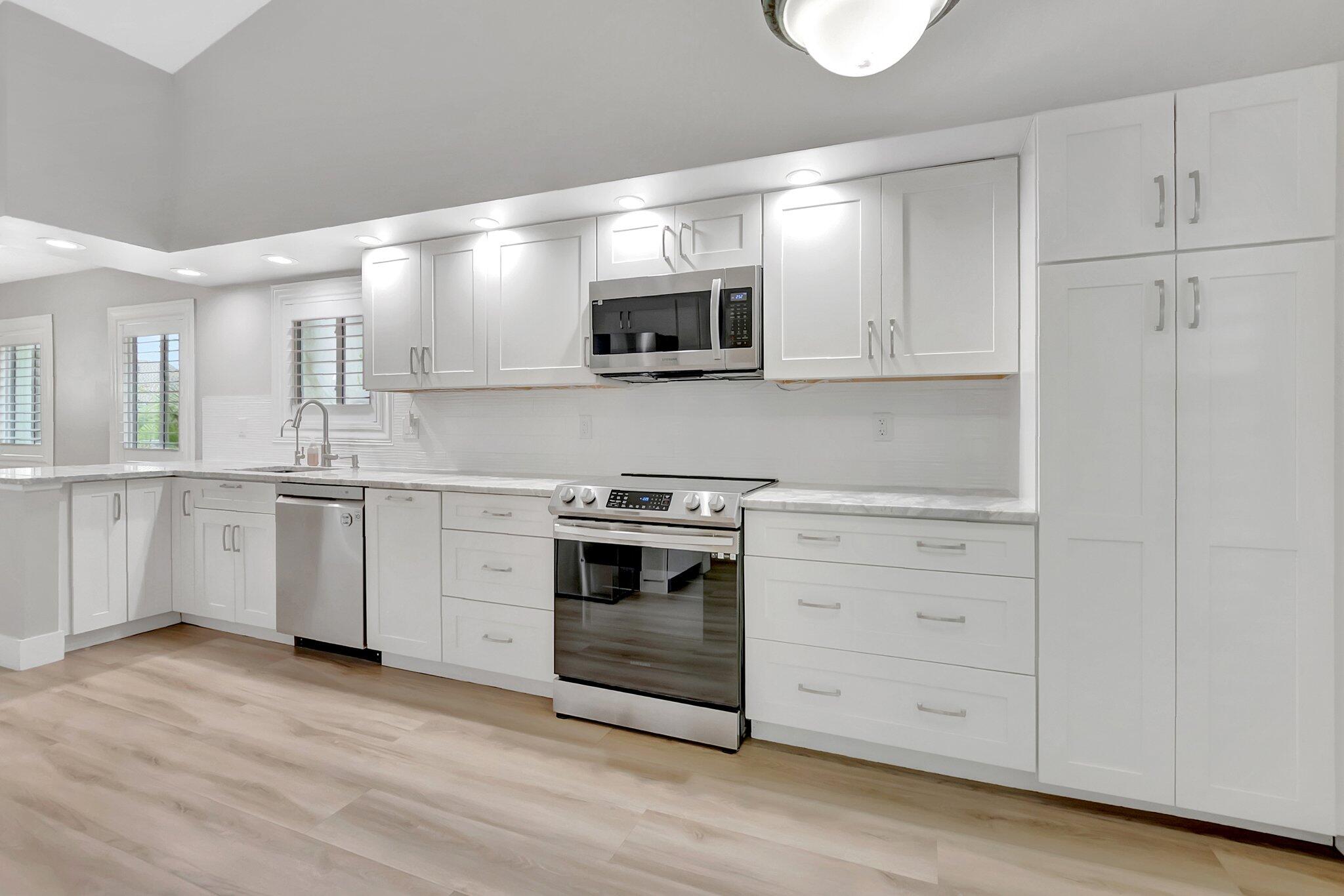 23228 Fountain View Drive, Unit B Boca Raton, FL 33433 - Photo 16 of 49 Gourmet Kitchen