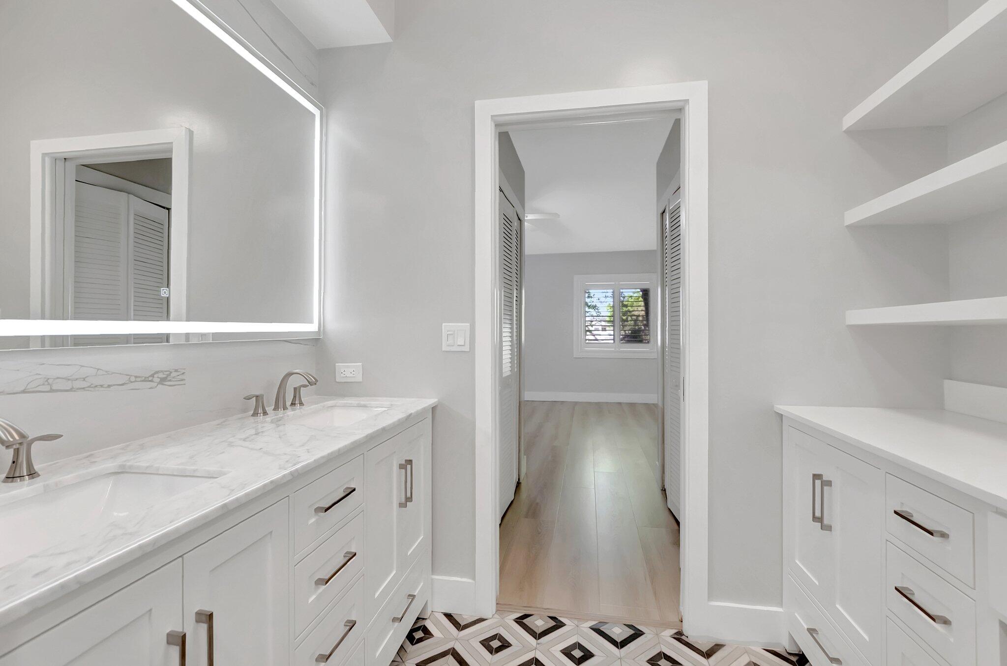 23228 Fountain View Drive, Unit B Boca Raton, FL 33433 - Photo 22 of 49 Primary Bathroom