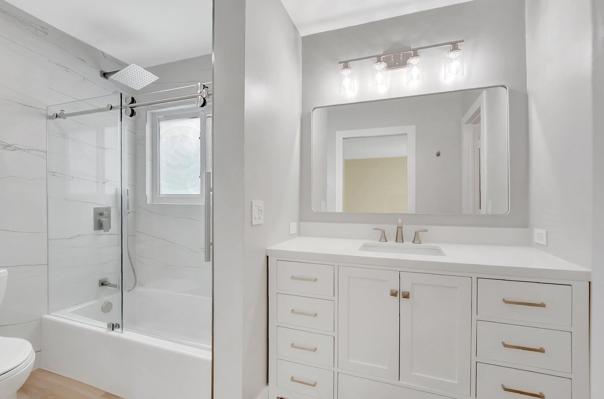 23228 Fountain View Drive, Unit B Boca Raton, FL 33433 - Photo 30 of 49 Bathroom 2 en suite